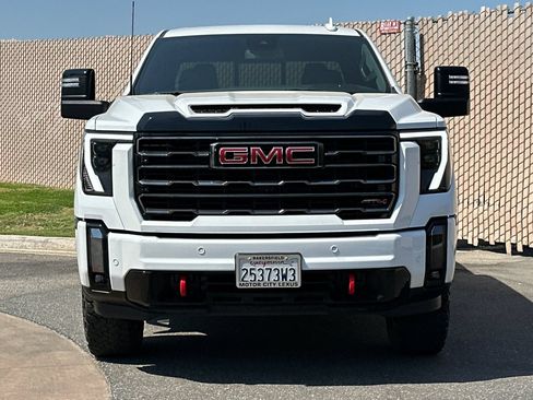 Used 2024 GMC Sierra 2500 AT4 w/ AT4 Preferred Package AWD/4WD image 10