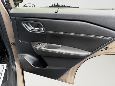 Used 2024 Nissan Rogue SV w/ SV Premium Package image 27