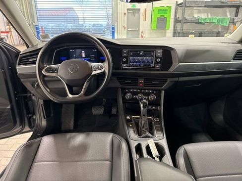 Certified 2022 Volkswagen Jetta SE image 21