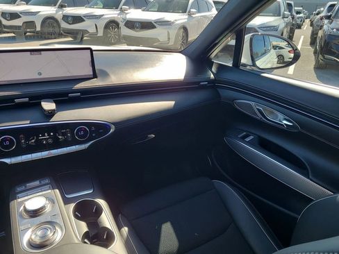 Used 2023 Genesis GV70 2.5T w/ Sport Prestige Package image 3
