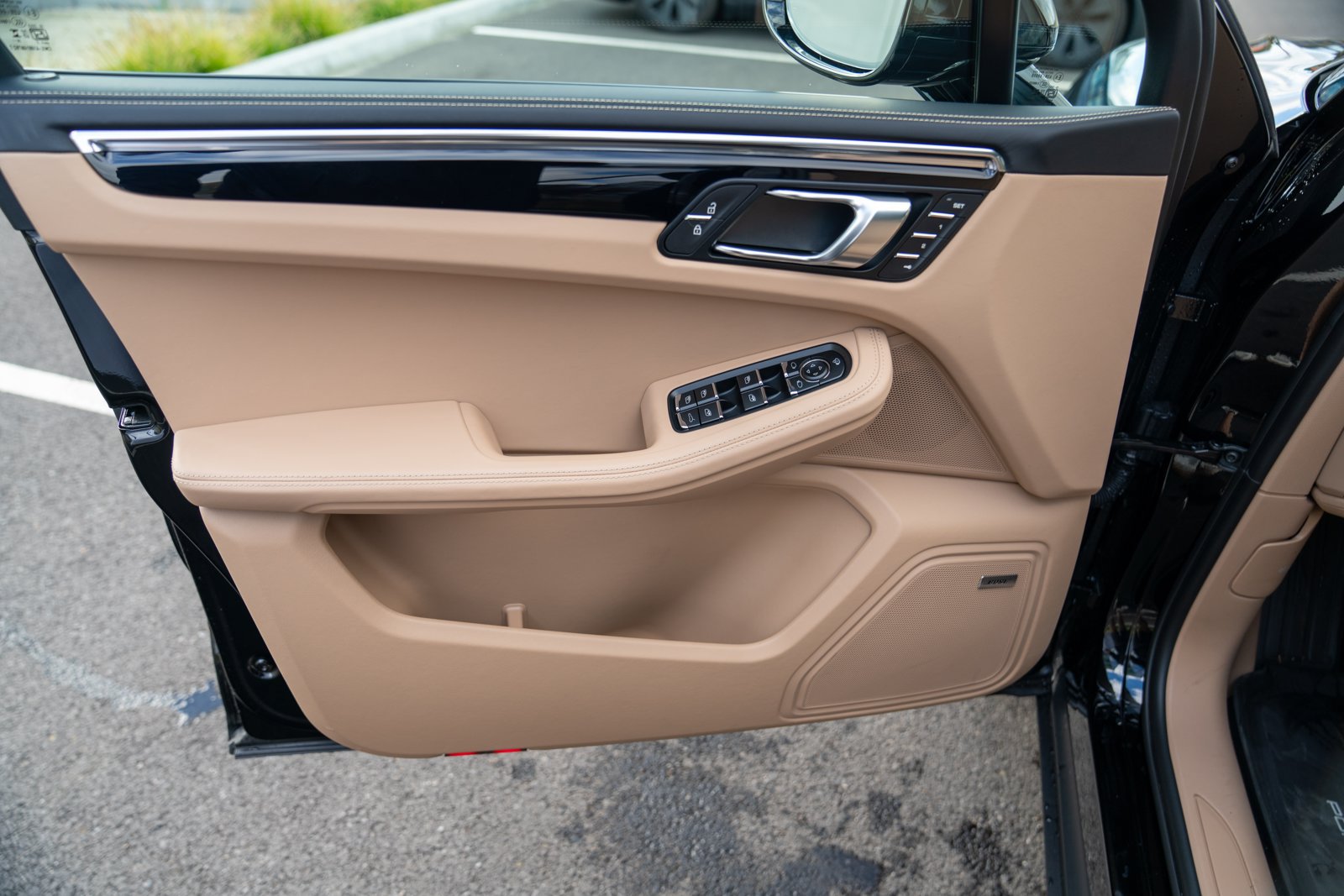 Certified 2026 Porsche Macan AWD/4WD image 10