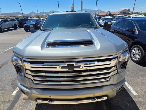 Used 2025 Chevrolet Silverado 2500 High Country w/ Technology Package AWD/4WD image 3