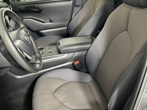 Used 2023 Toyota Highlander L image 10