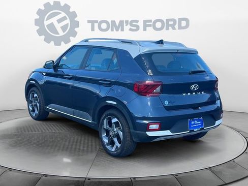 Used 2020 Hyundai Venue FWD image 4