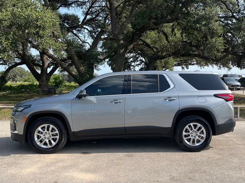 Used 2023 Chevrolet Traverse LS w/ Safety Package FWD image 8