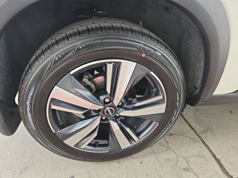 Used 2023 Nissan Rogue SL w/ SL Premium Package AWD/4WD image 17