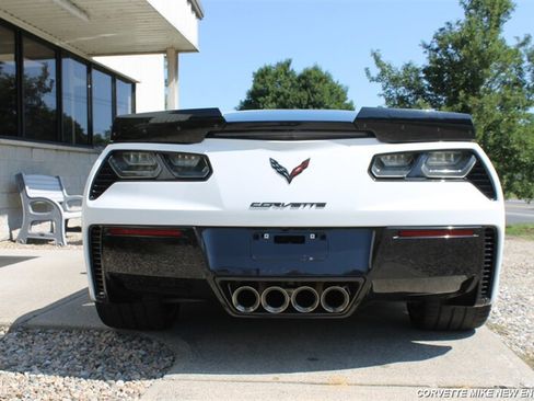 Used 2015 Chevrolet Corvette Z06 w/ 3LZ Preferred Equipment Group RWD image 21