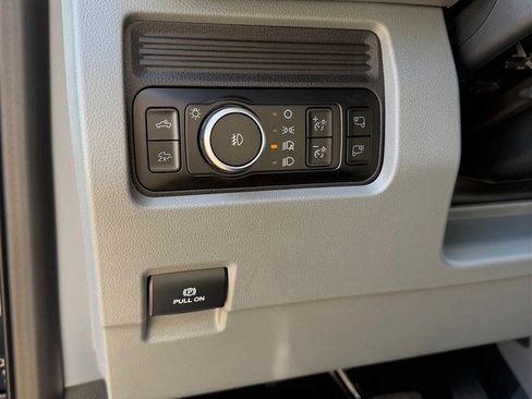 Used 2025 Ford F250 XLT w/ Black Appearance Package image 13