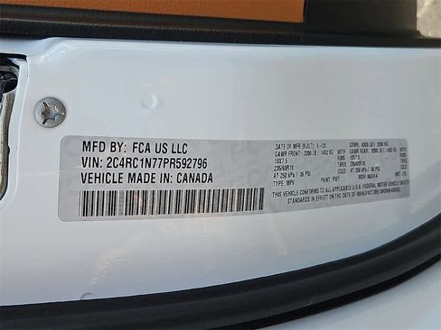 Used 2023 Chrysler Pacifica Pinnacle image 27