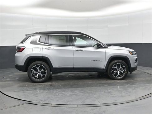 New 2026 Jeep Compass Limited w/ Mopar Graphics Package image 2