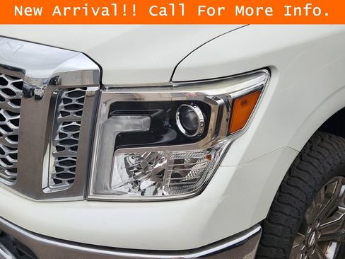 Used 2018 Nissan Titan SL w/ Chrome Package AWD/4WD image 5