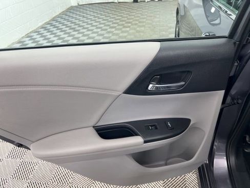 Used 2016 Honda Accord Touring image 17