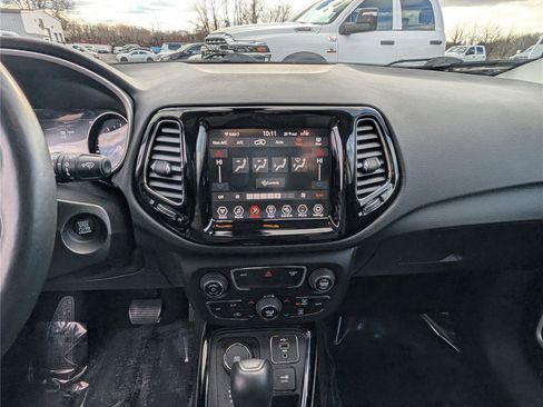 Used 2019 Jeep Compass Limited image 18