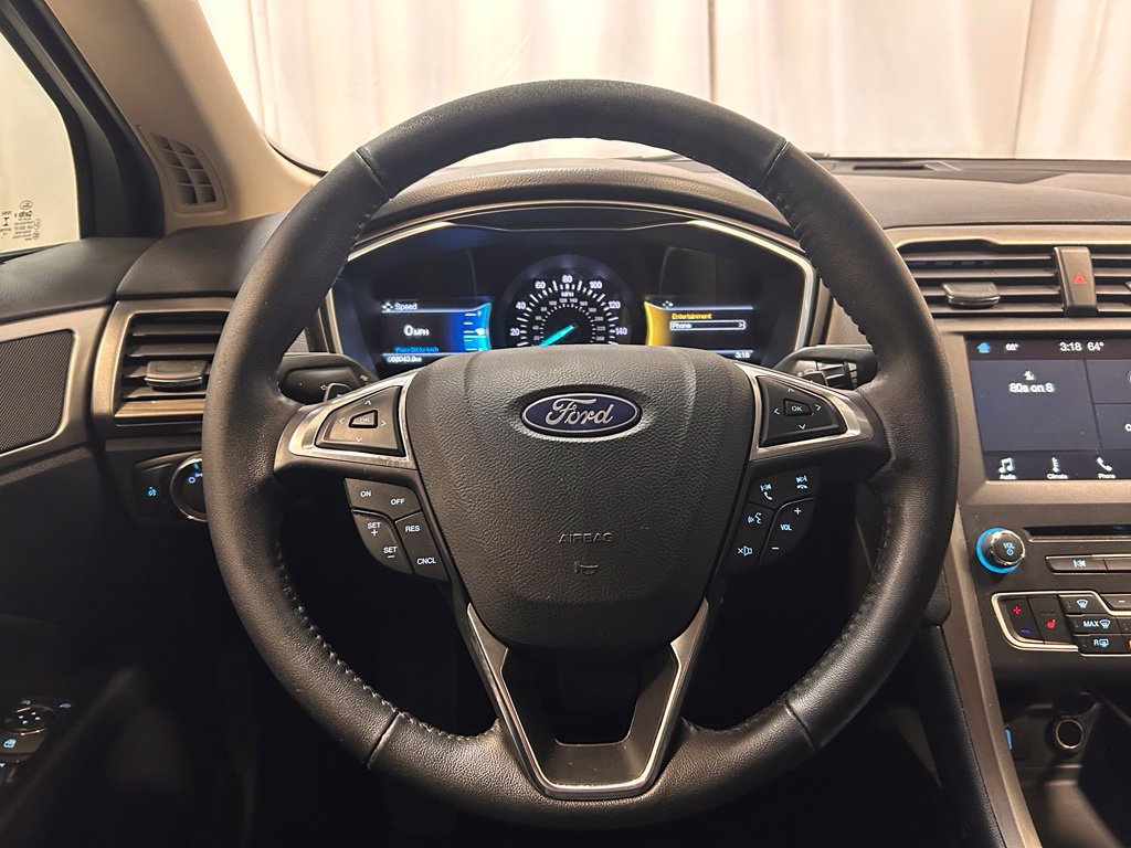 Used 2018 Ford Fusion SE w/ Fusion SE Technology Package FWD image 15