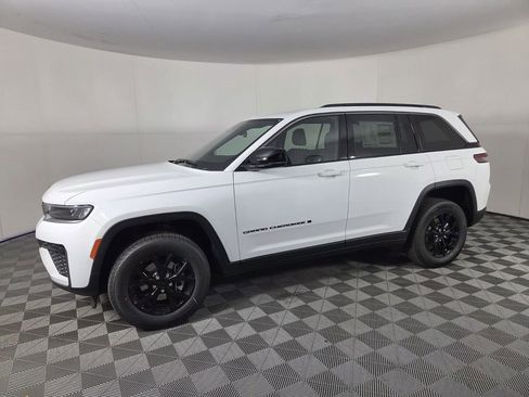 New 2026 Jeep Grand Cherokee Altitude RWD image 9