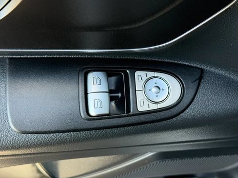 Used 2018 Mercedes-Benz Metris Passenger image 13
