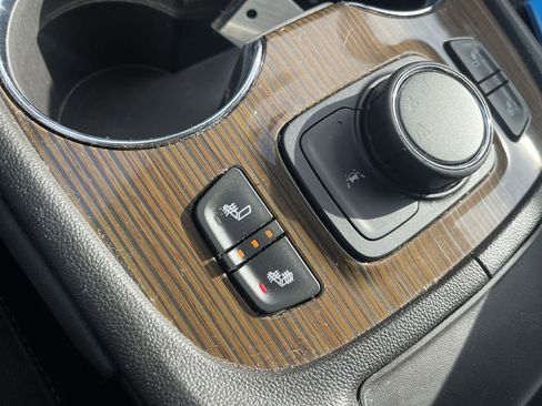 Used 2023 GMC Acadia SLE w/ Driver Convenience Package image 29