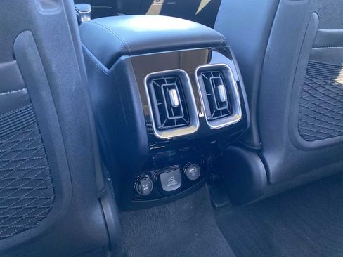 Used 2023 Kia Sorento SX image 34