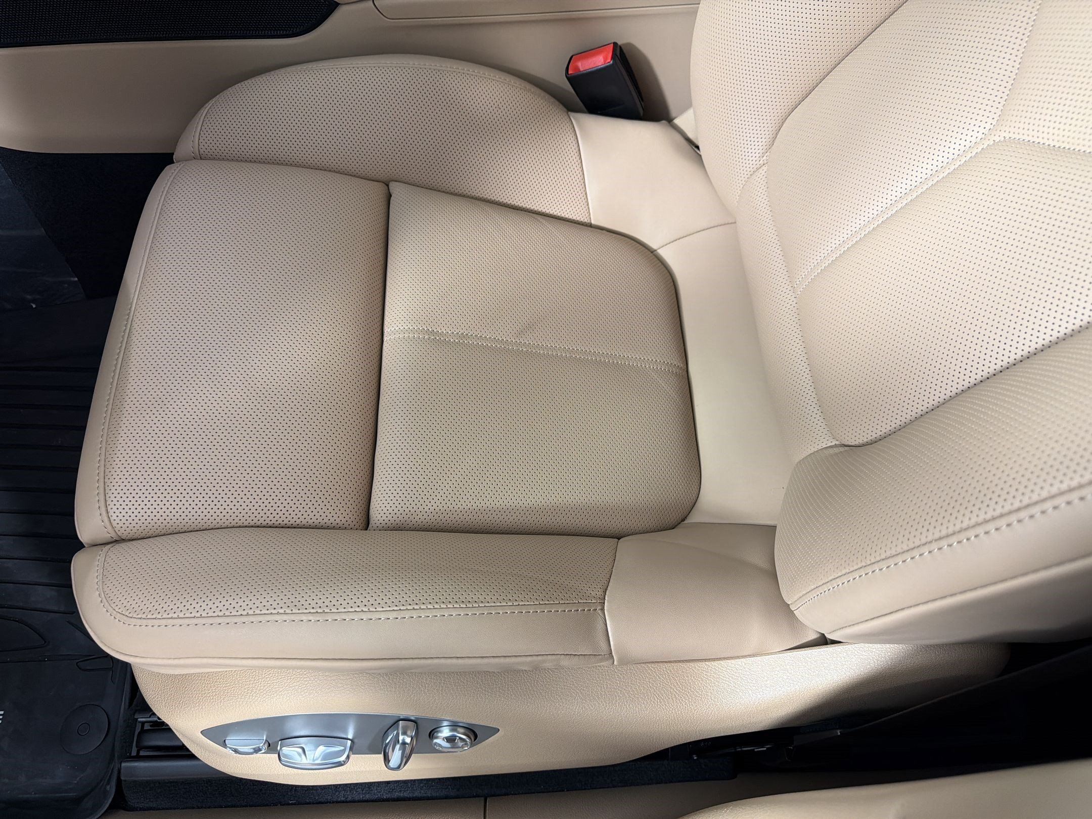 Certified 2026 Porsche Macan AWD/4WD image 14
