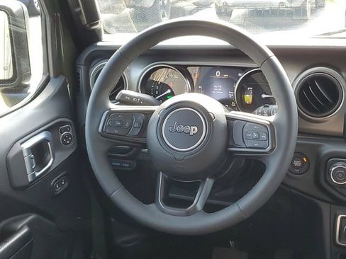 Used 2023 Jeep Wrangler Unlimited AWD/4WD image 22