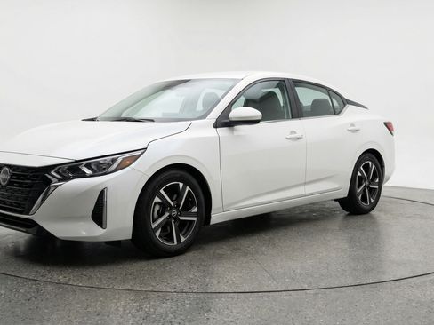 Used 2025 Nissan Sentra SV image 3