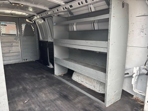 Used 2008 GMC Savana 2500 RWD image 22