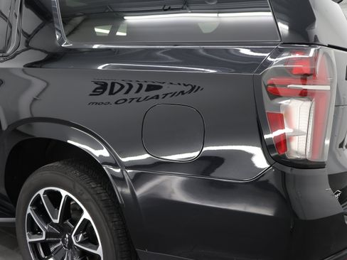 Used 2023 Chevrolet Suburban RST w/ Luxury Package image 39