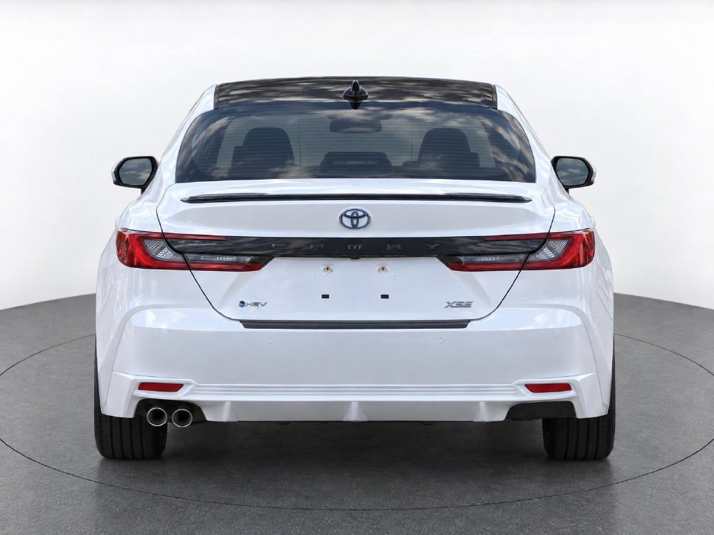 Used 2025 Toyota Camry XSE FWD image 4