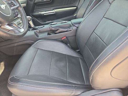 Used 2017 Ford Mustang GT RWD image 13
