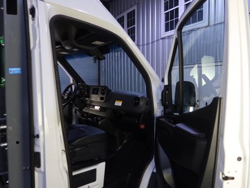 Used 2023 Mercedes-Benz Sprinter 2500 image 12