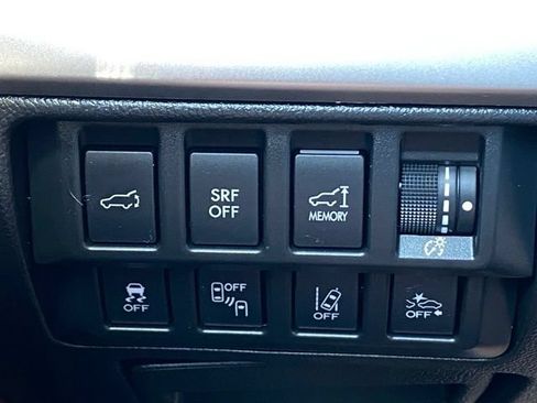 Used 2017 Subaru Outback 3.6R Touring AWD/4WD image 14