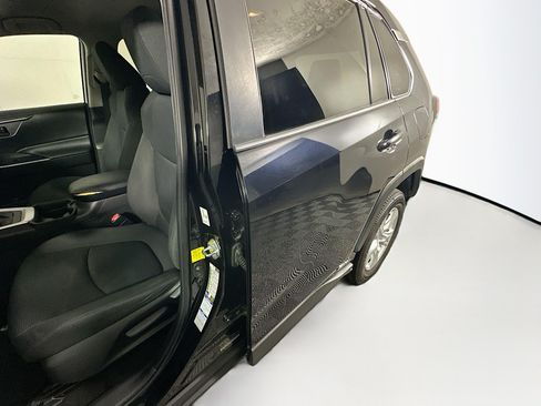 Used 2020 Toyota RAV4 LE w/ Carpet Mat Package AWD/4WD image 12