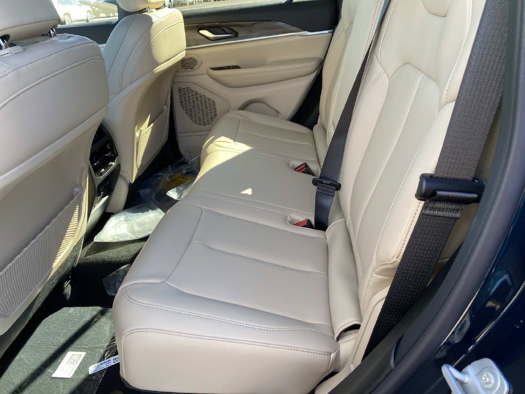 New 2027 Jeep Grand Cherokee Limited AWD/4WD image 7