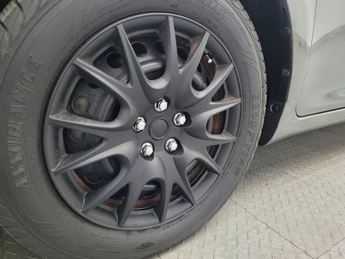 Used 2014 Toyota Camry L image 31