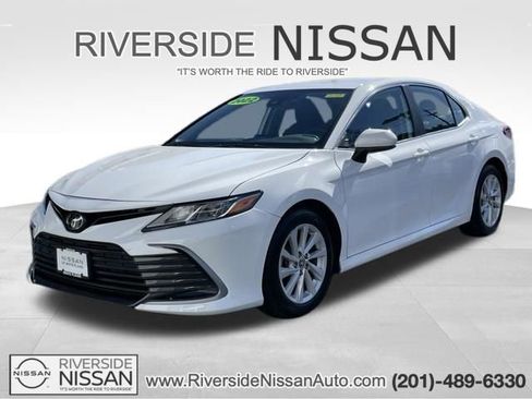 Used 2022 Toyota Camry LE FWD image 1