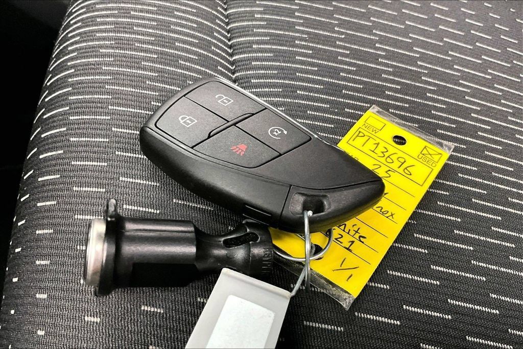 Used 2025 Chevrolet Equinox LT AWD/4WD image 11