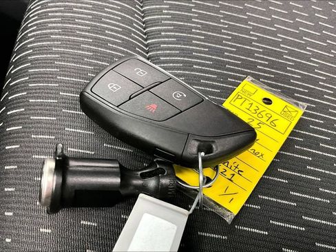 Used 2025 Chevrolet Equinox LT AWD/4WD image 11