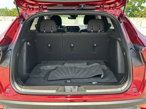 Used 2025 Chevrolet Trax RS w/ Sunroof Package FWD image 6