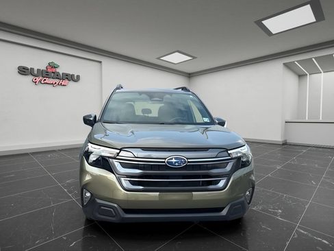 Certified 2025 Subaru Forester Premium w/ Convenience Package #1 AWD/4WD image 3