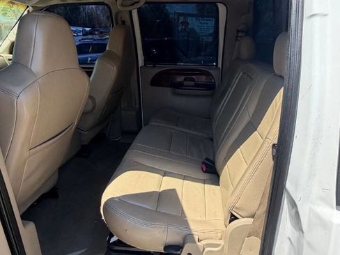 Used 2005 Ford F350 Lariat image 10