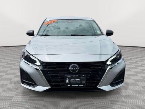 Used 2024 Nissan Altima 2.5 SV FWD image 2
