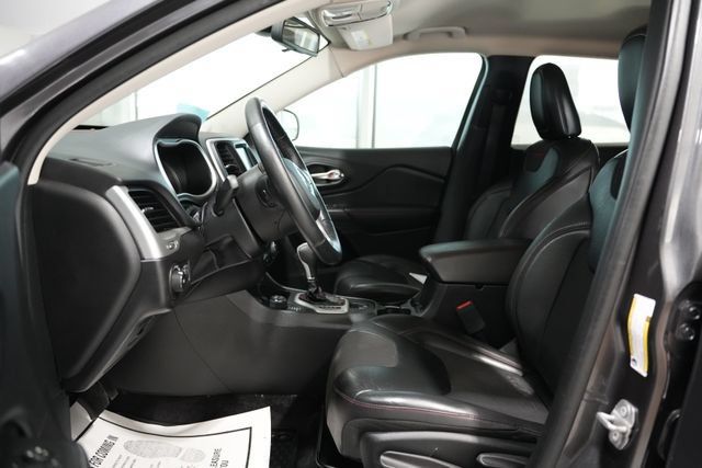 Used 2017 Jeep Cherokee Trailhawk w/ Cold Weather Group AWD/4WD image 14