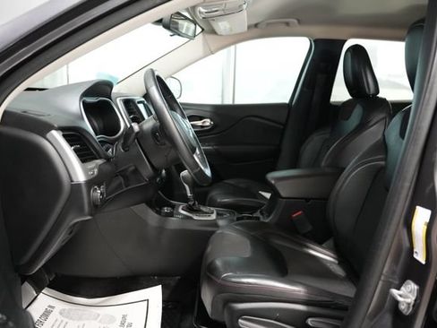 Used 2017 Jeep Cherokee Trailhawk w/ Cold Weather Group AWD/4WD image 14