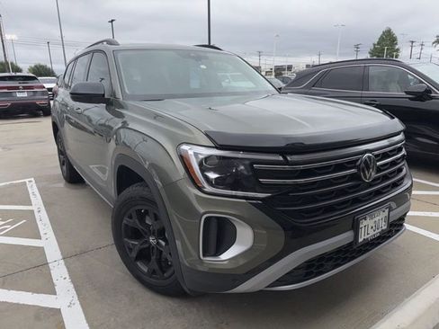Used 2024 Volkswagen Atlas Peak Edition SE AWD/4WD image 1