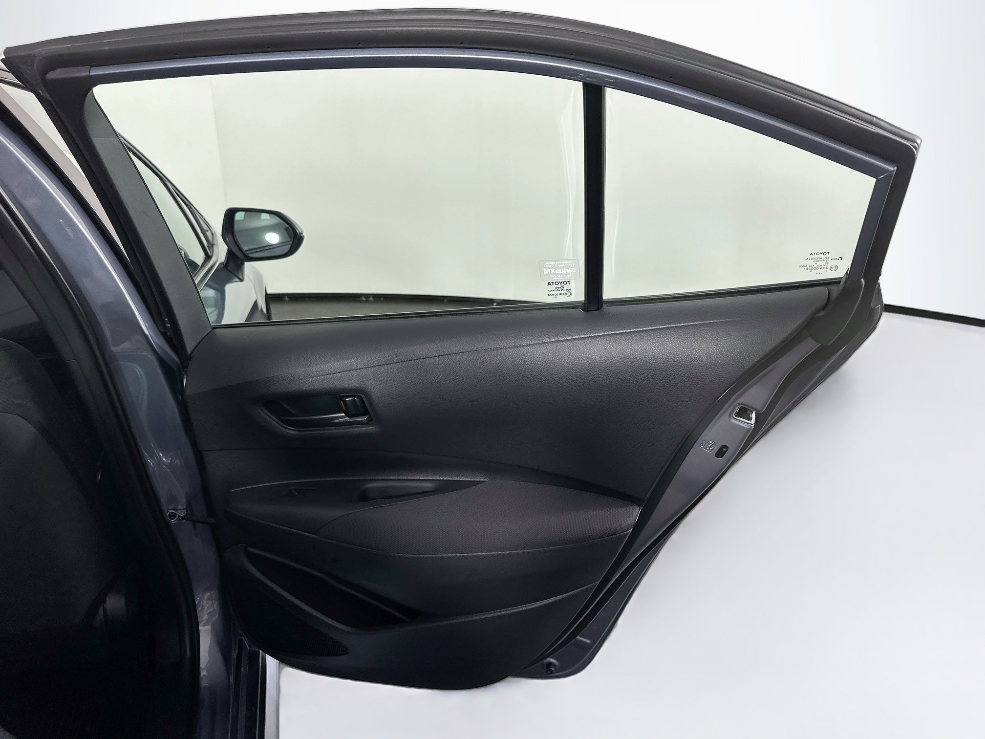 Used 2025 Toyota Corolla LE FWD image 28