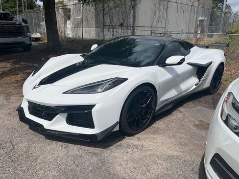 Used 2025 Chevrolet Corvette Z06 w/ Z07 Performance Package RWD image 1