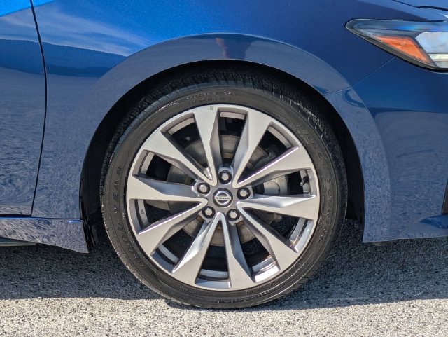 Used 2022 Nissan Maxima Platinum w/ Sport Mat Group FWD image 11