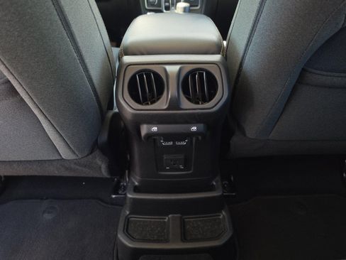Used 2024 Jeep Wrangler Unlimited Sahara AWD/4WD image 29