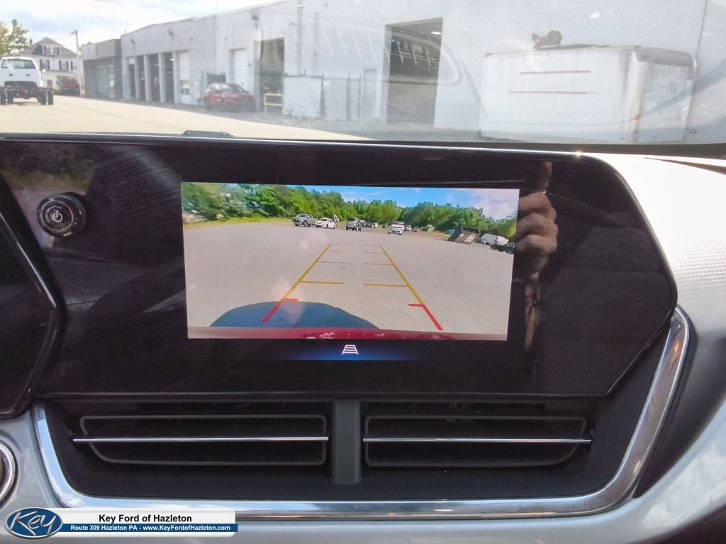 Used 2025 Chevrolet Trax LT FWD image 39