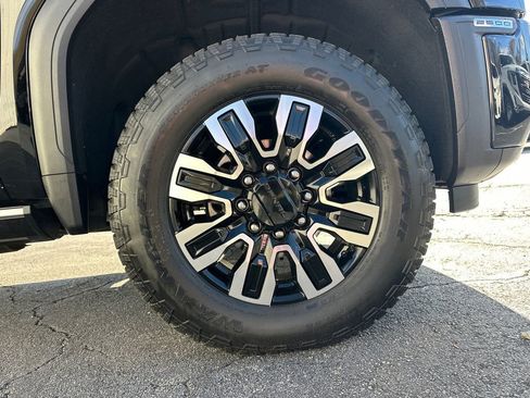 Used 2025 GMC Sierra 2500 Denali Ultimate image 13